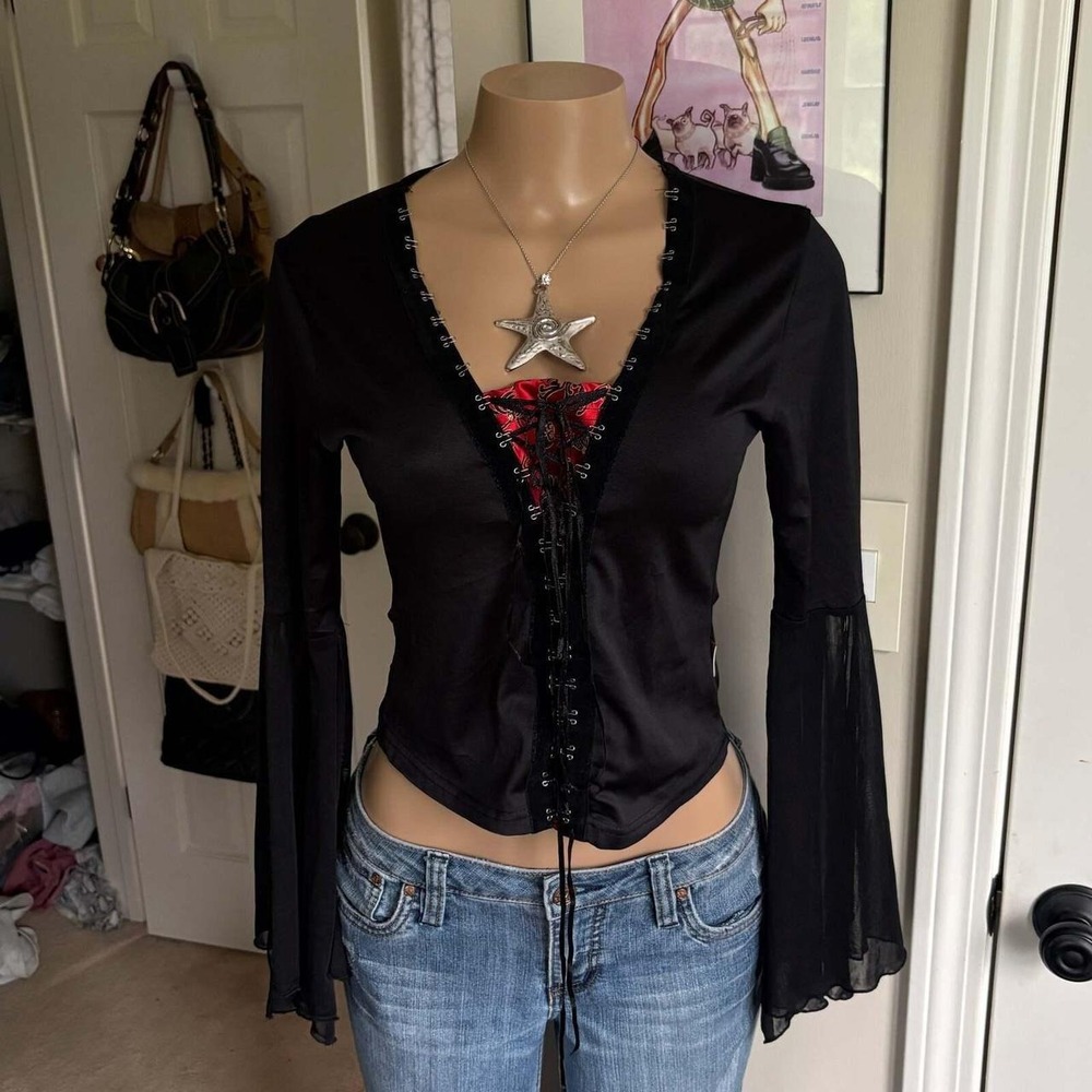 00s black and red corset lace up long sleeve (size M)